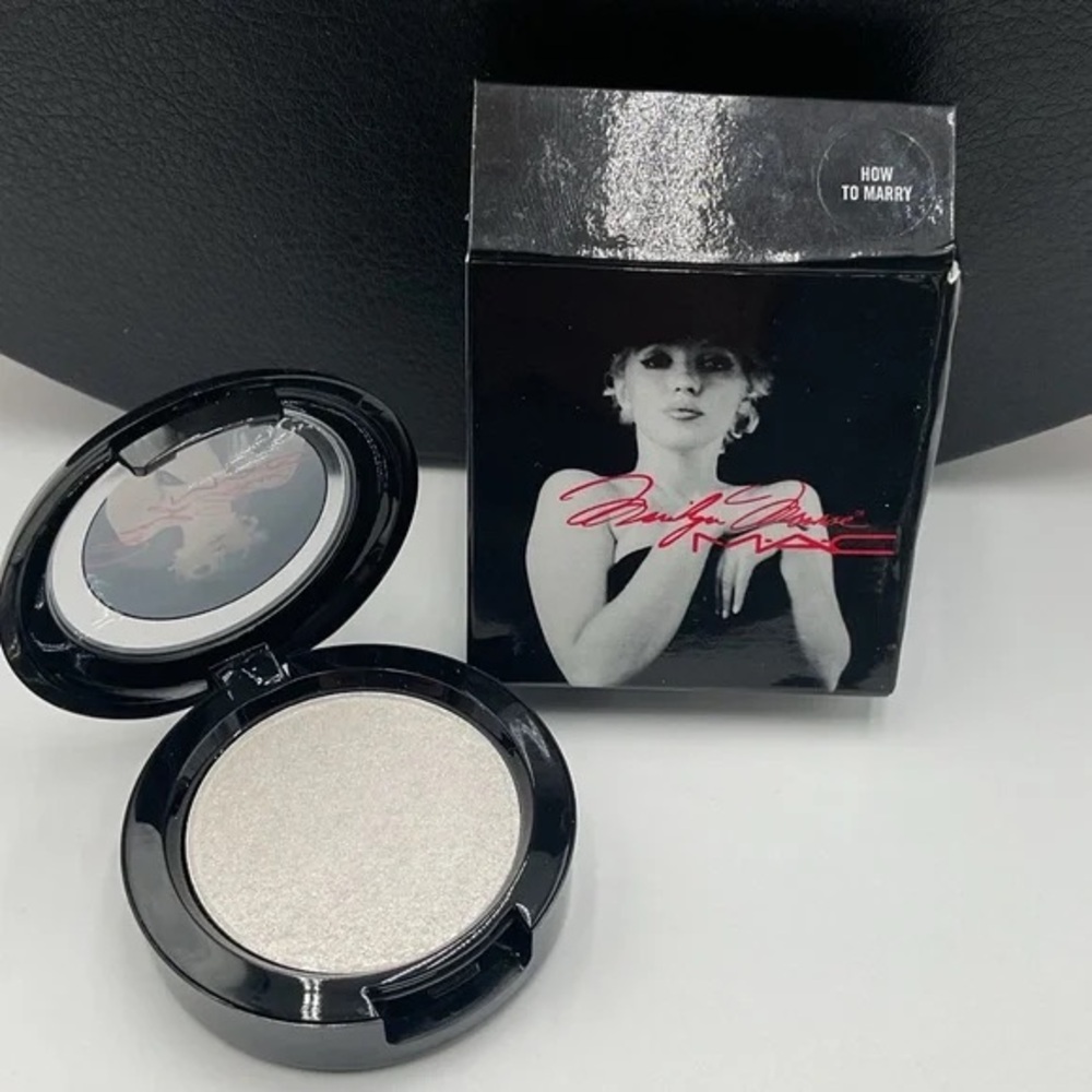 Mac Cosmetics Marilyn Monroe Brand New in box Eye Shadow How to Marry